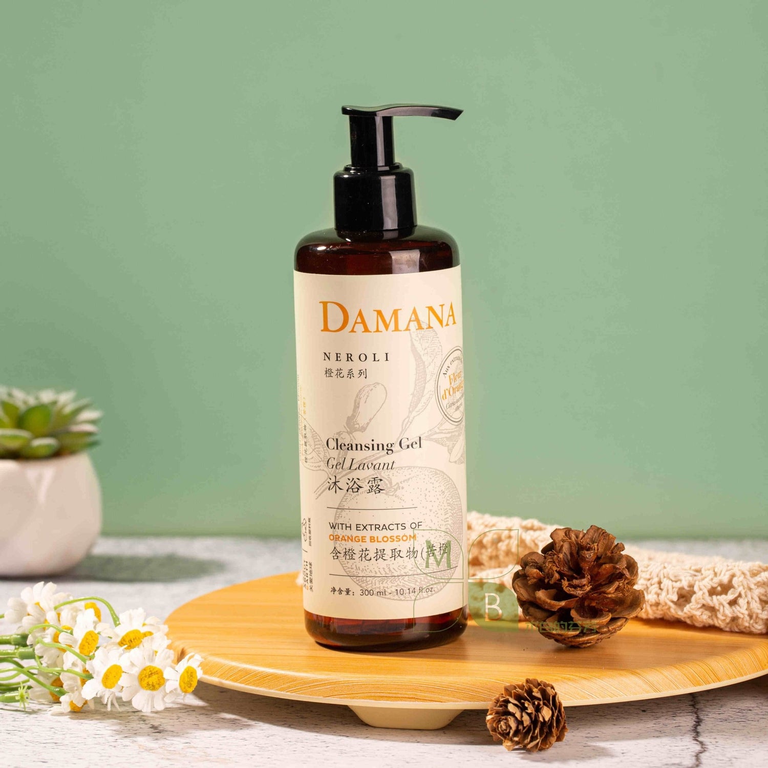 DAMANA body lotion, hotel-shampoo-conditioner